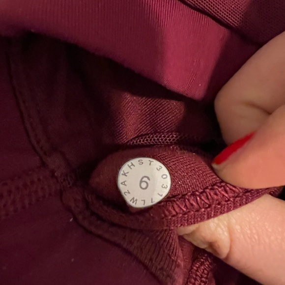 Like NEW lululemon maroon red size 6 mesh sports bra - Picture 3 of 3